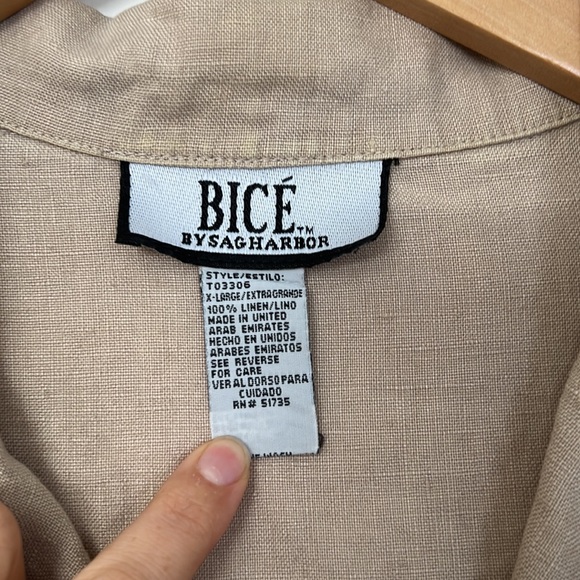 Vintage button down with embroidered flowers - Picture 4 of 6